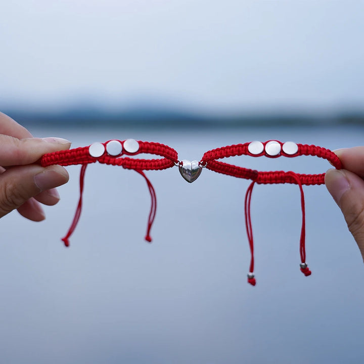 Handgewebte Partner-Armbänder mit magnetischem Herz und Initialen